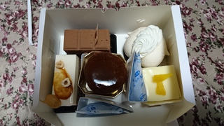 ケーキの差し入れ